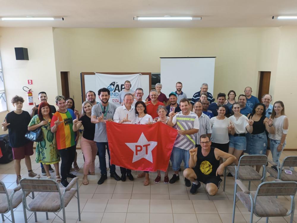 Deputado Professor Lemos com oito dos onze pré-candidatos a uma vaga na câmara municipal de Marechal Cândido Rondon em 2024.