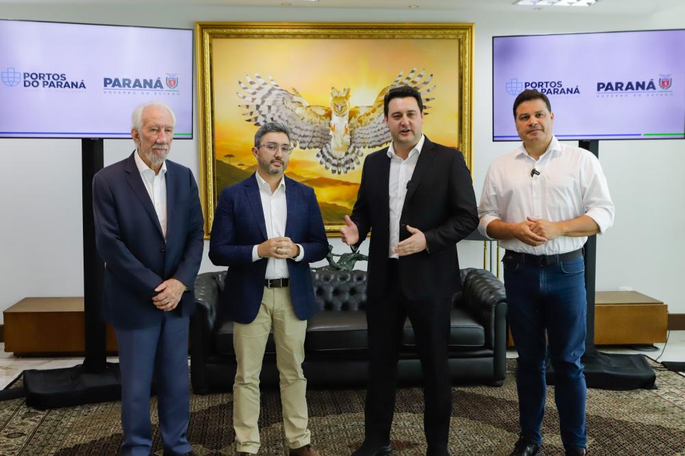 Curitiba, 12 de dezembro de 2023 - O governador Carlos Massa Ratinho Jr. anunciou recorde de cargas movimentadas no Porto de Paranaguá. Foto: Roberto Dziura Jr/AEN