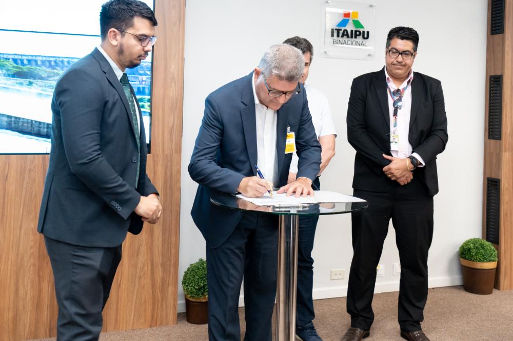 Assinatura de protocolo de intenções. Foto: Sara Cheida/Itaipu.