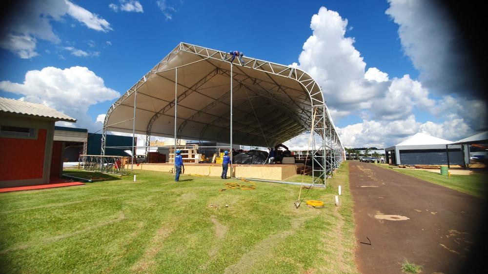 Legenda: Montagem dos estandes é uma das etapas de preparação mais importantes do evento Crédito: Arquivo Fevereiro 2023