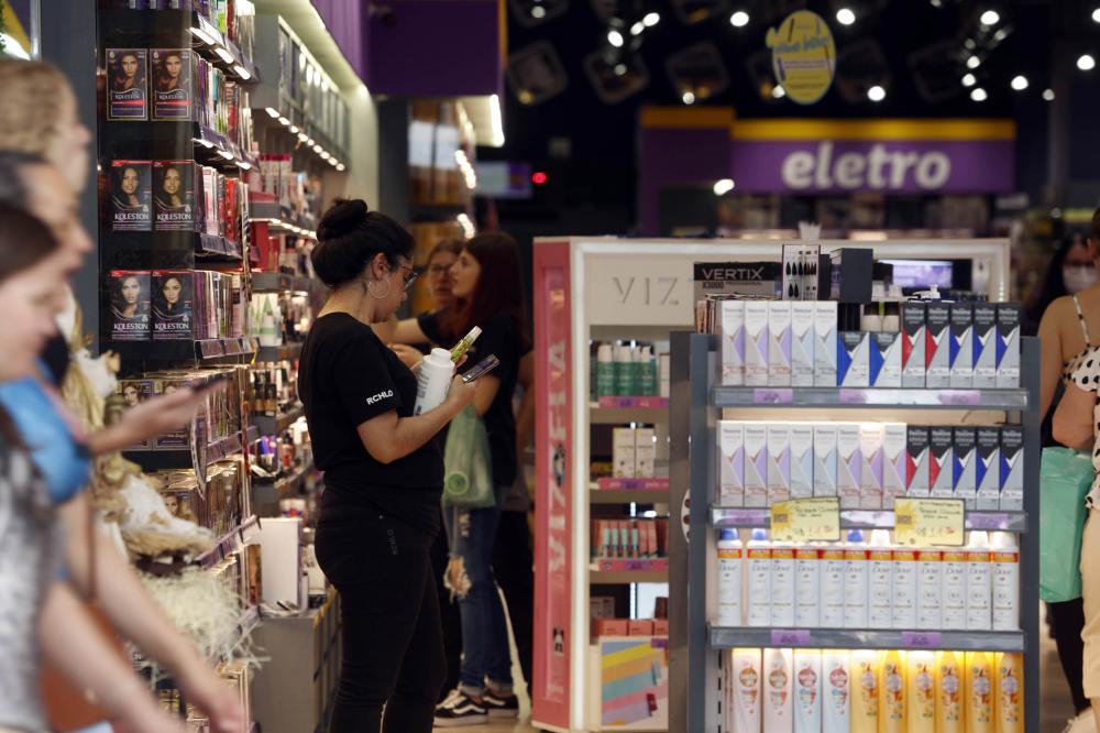 Comércio do Paraná cresce 2,3% em novembro e tem o melhor desempenho do Sul Foto: Albari Rosa/Arquivo AEN