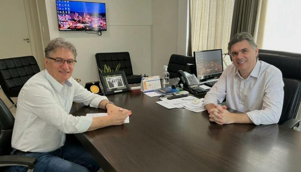 Prefeito Cleber Fontana com o secretário Manoel Brezolin