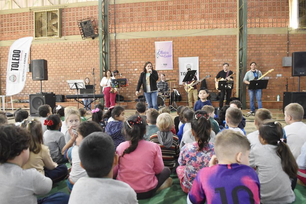 Instituição no La Salle recebeu nesta segunda (26) duas apresentações da Banda Casa da Cultura; projeto seguirá por toda a rede municipal de ensino até setembro