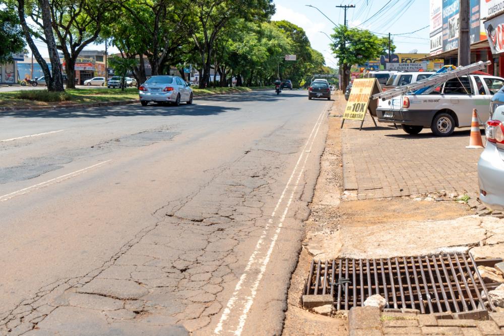 Trechos da Avenida JK e da ciclovia na pista central. Fotos: Sara Cheida/Itaipu Binacional