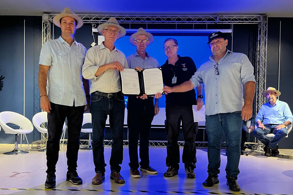 IAT entregou duas licenças ambientais para investimento no Paraná durante o Show Rural em Cascavel Foto: Carlos Vicelli/IAT