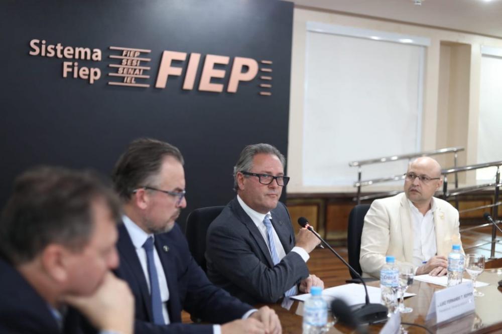 Em dezembro, durante reunião com diretoria da Fiep, o presidente do TJPR, desembargador Luiz Fernando Tomasi Keppen, apresentou a proposta das varas empresariais regionalizadas às lideranças industriais. (Foto: Gelson Bampi)