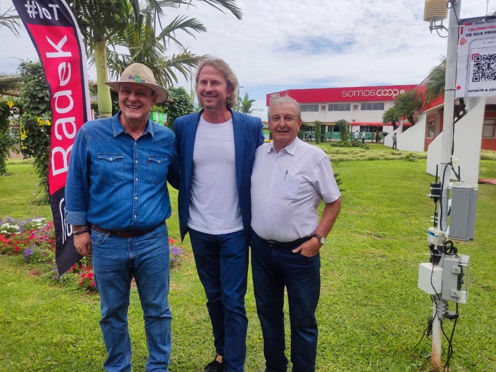 Ministro Carlos Fávaro (Agricultura e Pecuária, Zeca Dirceu e o presidente da Coopavel, Dilvo Grolli