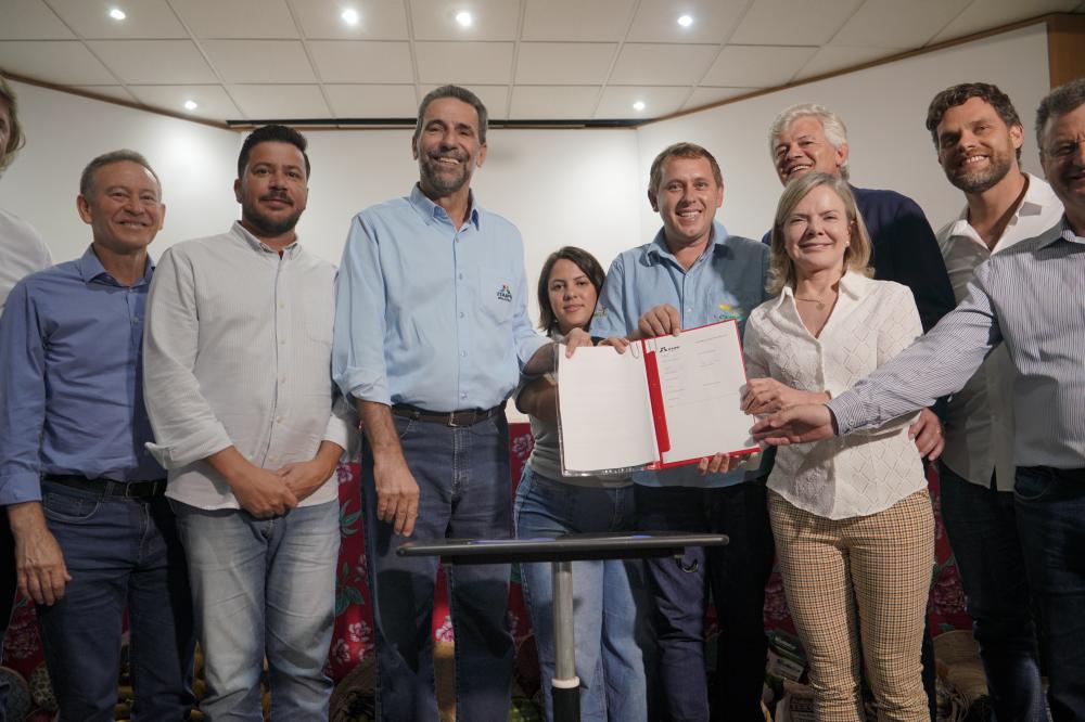 Itaipu assina em Curitiba convênio que beneficia 3.500 famílias da agricultura familiar