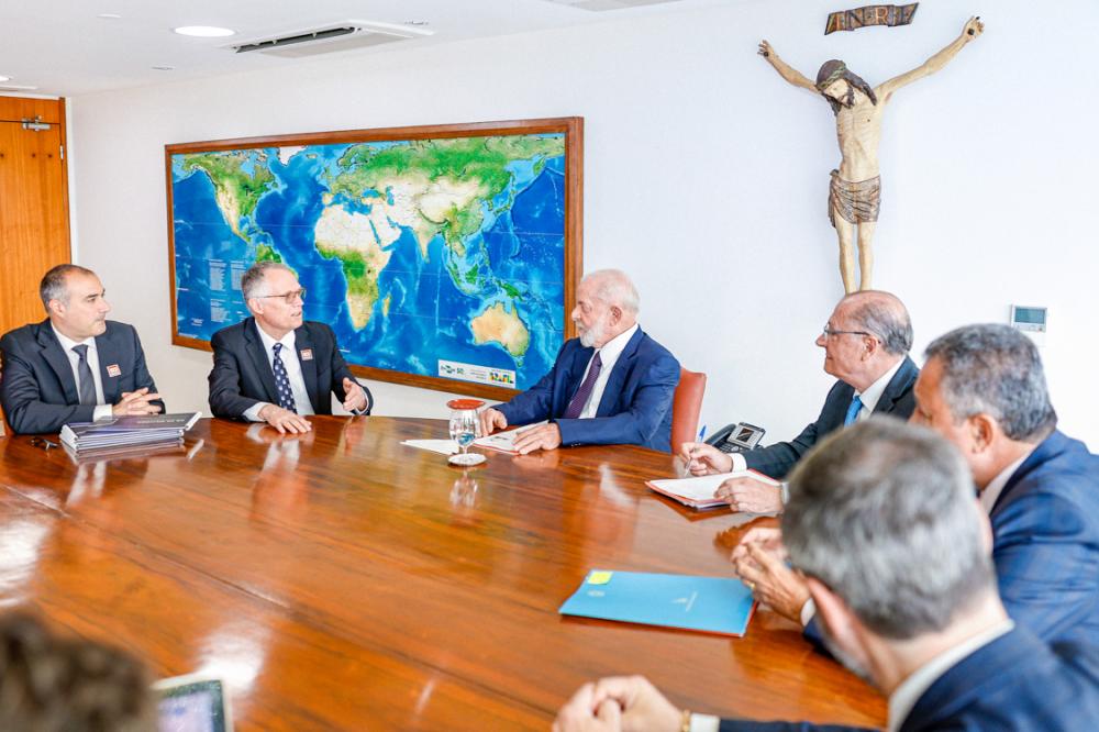 O presidente Lula ao lado do vice Geraldo Alckmin, durante reunião com o CEO e diretor-executivo Global da Stellantis, Carlos Tavares, Foto: Ricardo Stuckert