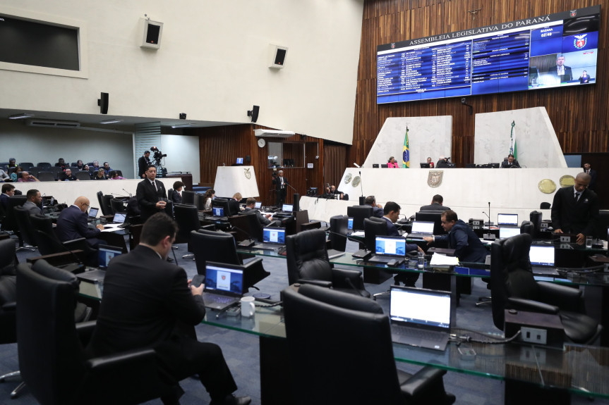 O texto recebeu 39 emendas, sendo doze delas acatadas na forma de uma subemenda substitutiva geral votada em segundo turno na sessão plenária desta segunda-feira (25).Créditos:Orlando Kissner/Alep