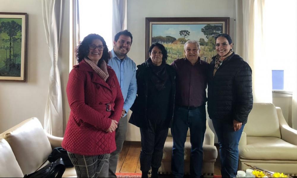 Legenda: Maristela, Luiz, Claudia, Dilvo e a secretária Hivonete Crédito: Assessoria