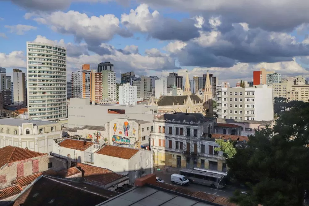 Curitiba, 10 de maio de 2023 - Centro Histórico da capital paranaense vista do terraço do Memorial de Curitiba. Foto: Roberto Dziura Jr/AEN