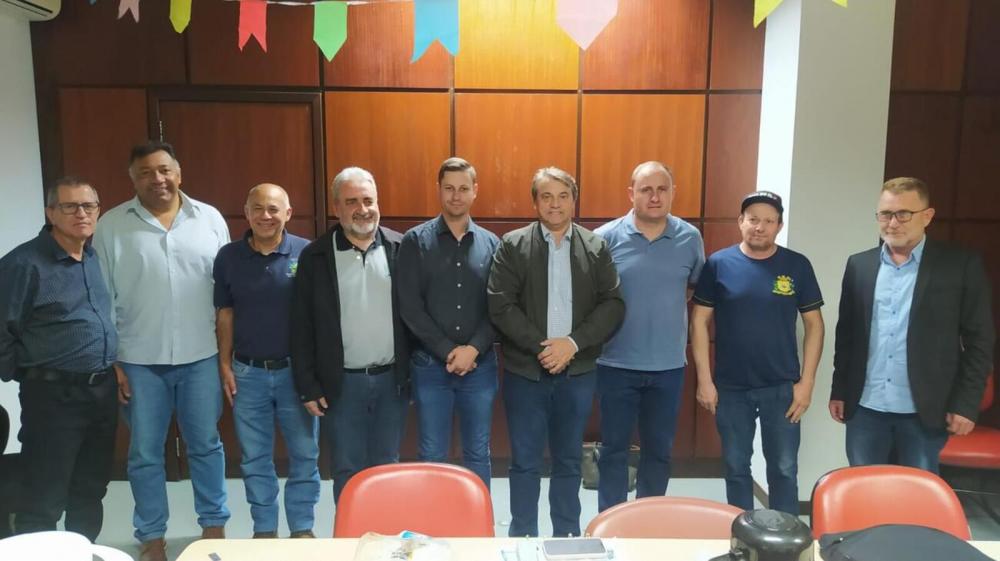 Tendo a destinação de resíduos sólidos urbanos como tema central, reunião realizada nesta quarta-feira (5) foi prestigiada por Beto Lunitti