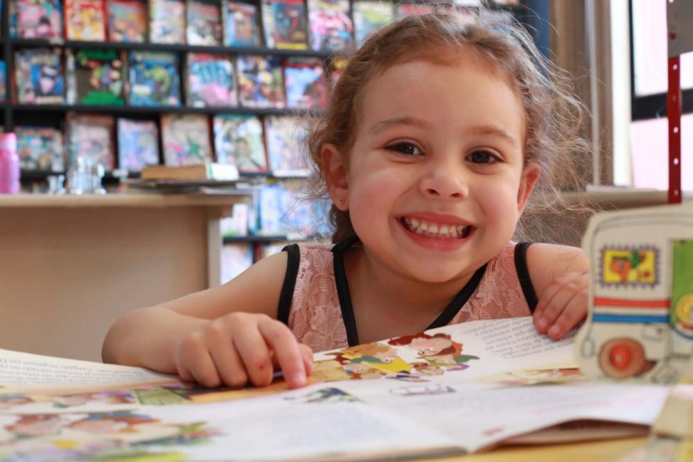 Projeto Férias com Leitura incentiva crianças a embarcarem no universo dos livros