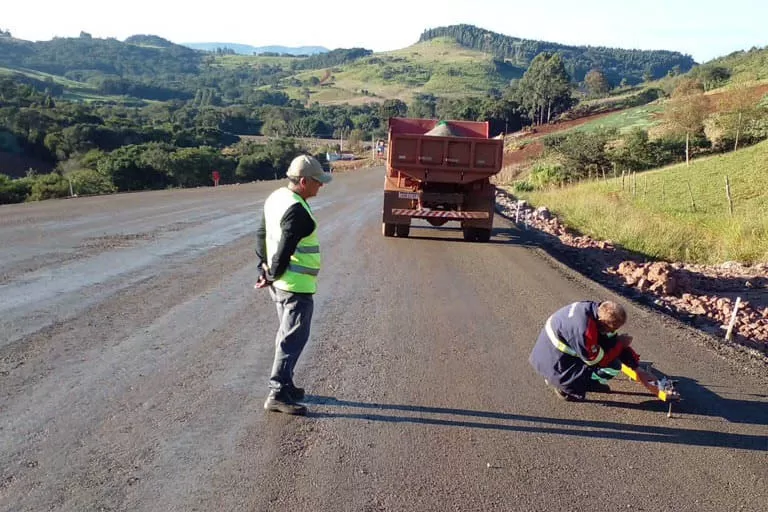 Pavimentação entre Pitanga e Mato Rico está 74% finalizada Foto: DER-PR