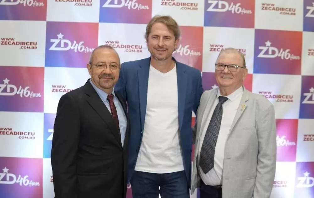 Wanderley Rosa, diretor da Uopeccan de Umuarama, Zeca Dirceu e Dr. Ciro Kreuz, presidente do Conselho Superior da Uopeccan.