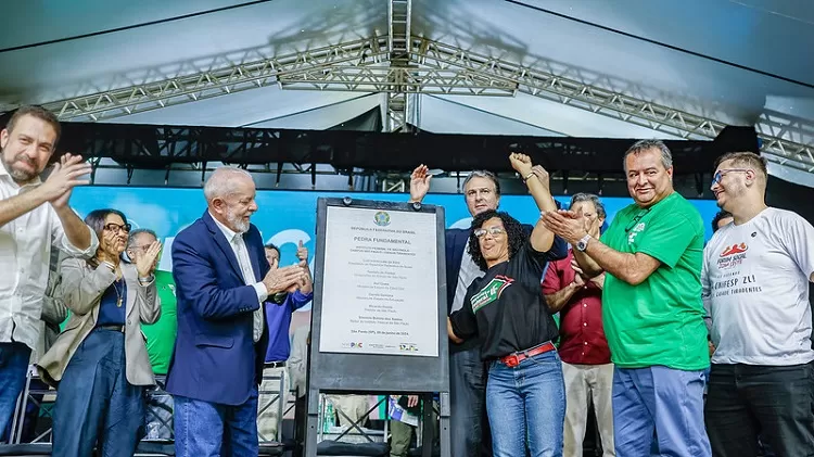 Lula: "O Estado tem que garantir à filha de uma empregada doméstica o direito de entrar na universidade" - Foto: Ricardo Stuckert