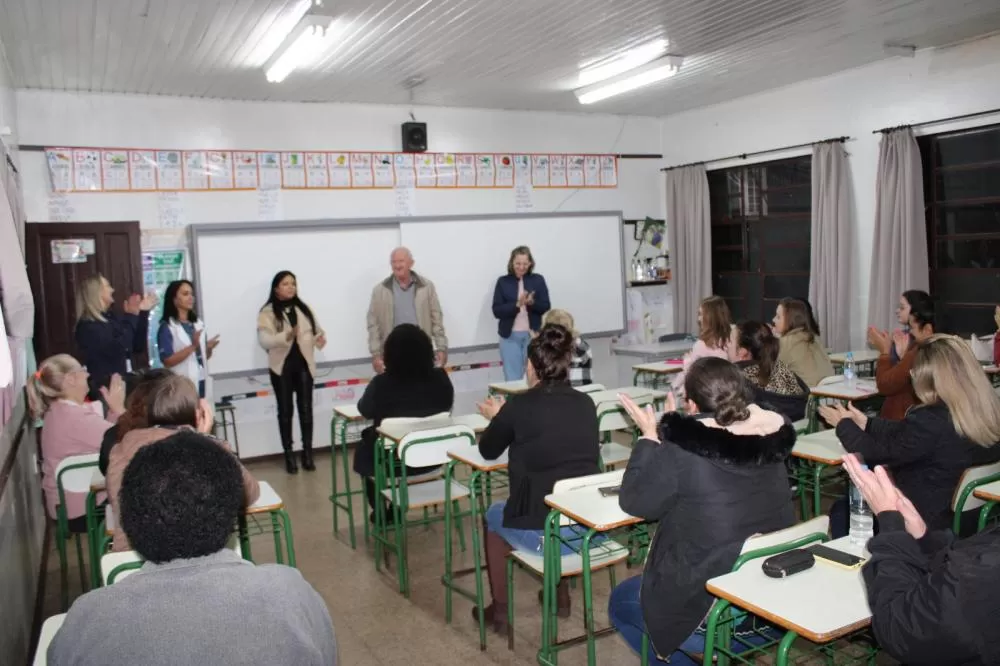 CURSOS DE PINTURA EM TELA E UNHAS EM GEL INICIARAM EM ENTRE RIOS DO OESTE E OUTROS 14 SERÃO DISPONIBILIZADOS GRATUITAMENTE NO DECORRER DO ANO