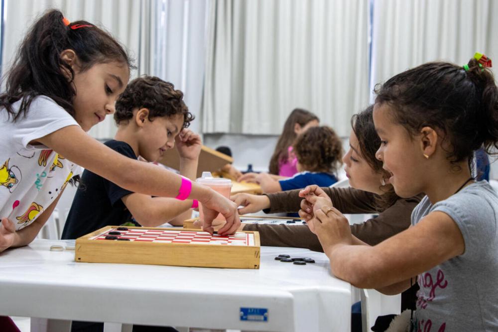 Gratuito, evento está sendo realizado entre segunda e quinta (10 a 13) no câmpus II (Centro) da Unipar, parceira das secretarias da Educação e de Esportes e Lazer na ação