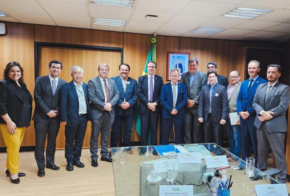 No DF, prefeito de Toledo reúne-se com ministro da Educação e diretor-geral do Dnit