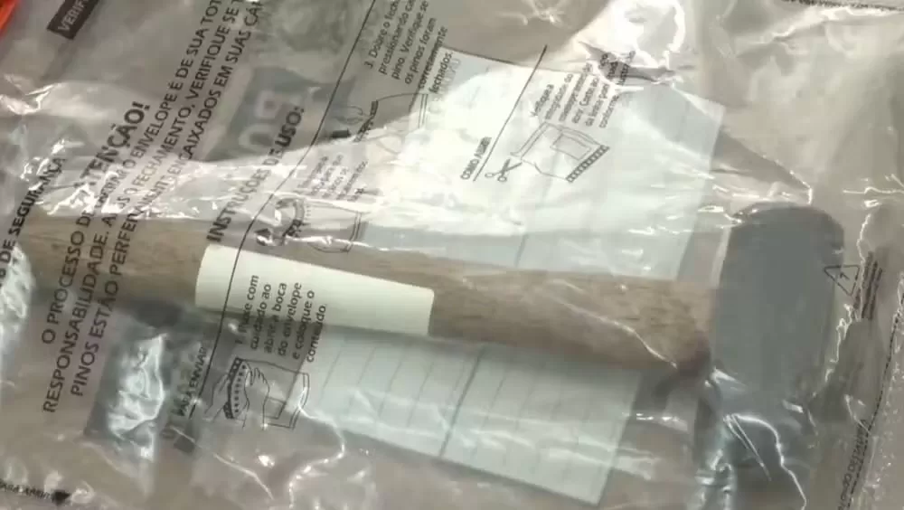 Marreta utilizada para matar mãe e filho na Serra, Espírito Santo — Foto: Divulgação/PC