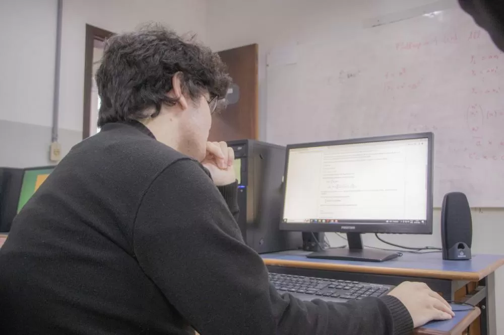 Alunos de universidades estaduais podem fazer disciplinas de pós da UFPR Foto: SETI/UFPR