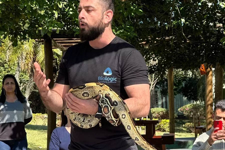 IAT capacita técnicos ambientais para o manejo correto de serpentes Foto: IAT-PR