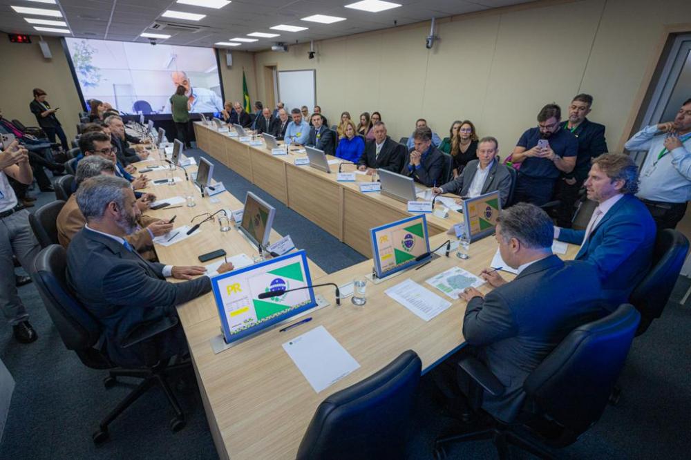 O deputado federal Zeca Dirceu (PT-PR) levou lideranças da região fronteira para audiência no Ministério dos Transportes 