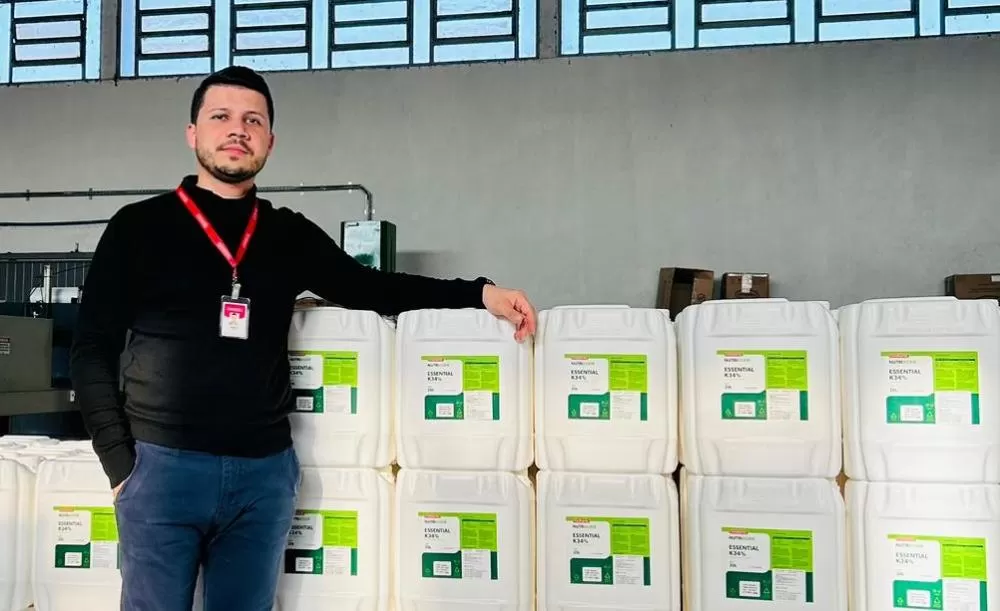 Legenda: Cassio Bassi é gerente da Nutriagro Indústria de Fertilizantes Foliares Crédito: Assessoria