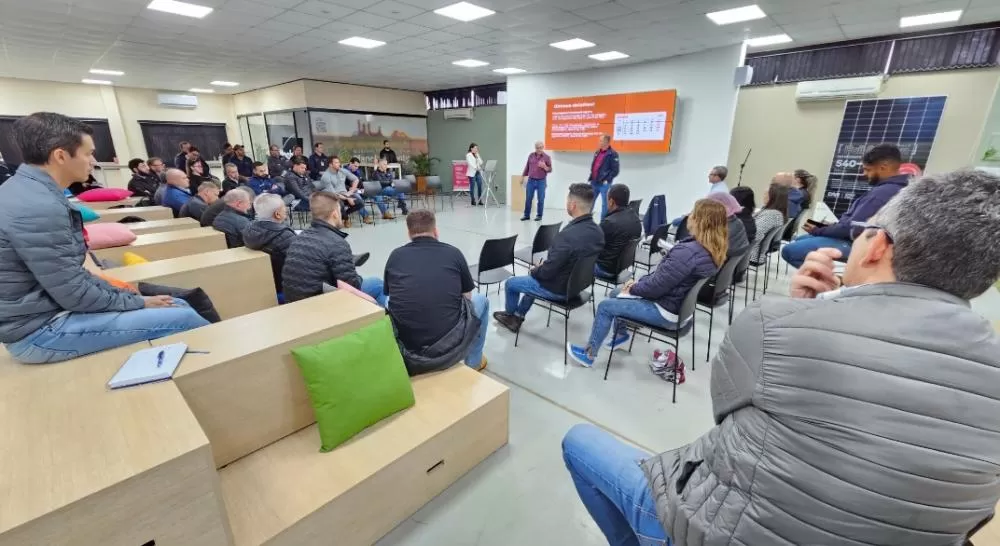 Dilvo comanda reunião no Espaço Impulso. Ambiente é visitado por comitivas de todo o Brasil Crédito: Assessoria