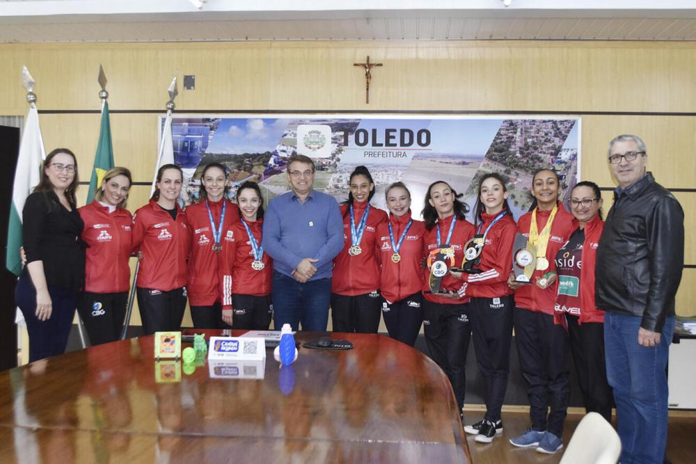 Sob o comando da técnica Solange Paludo, as ginastas Geane Silva, Samara Sibin e Maria Eduarda Alexandre conquistaram o título nacional por equipes