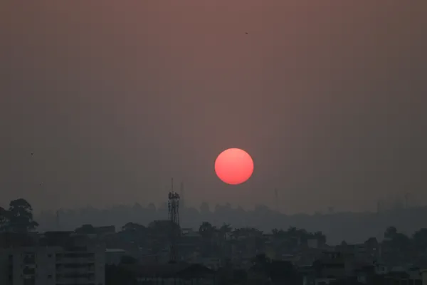 Vista do pôr do sol em São Paulo no final de agosto. — Foto: Erika Inoue/Myphoto Press/Estadão Conteúdo