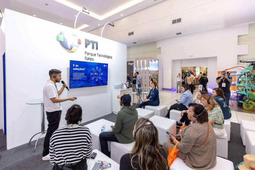 Palestras silenciosas foram realizadas através de fones de ouvido