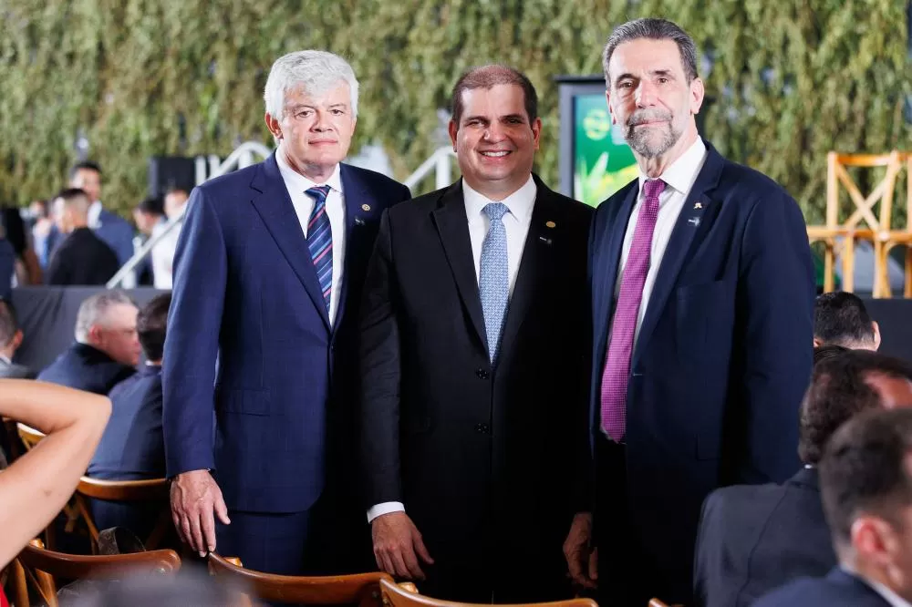 os diretores de Itaipu Carlos Carboni (Coordenação), Enio Verri (geral brasileiro) e André Pepitone (financeiro executivo). Foto: Dinho Mendes/Itaipu Binacional. 