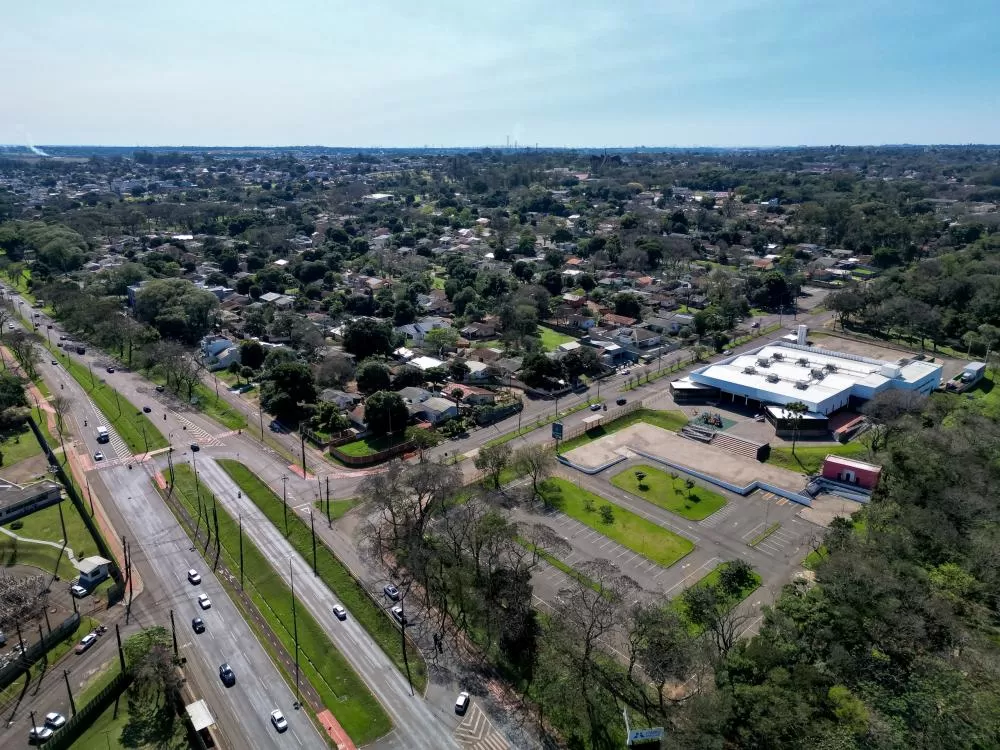 Foto aérea e demolição de asfalto: William Brisida/Itaipu Binacional.