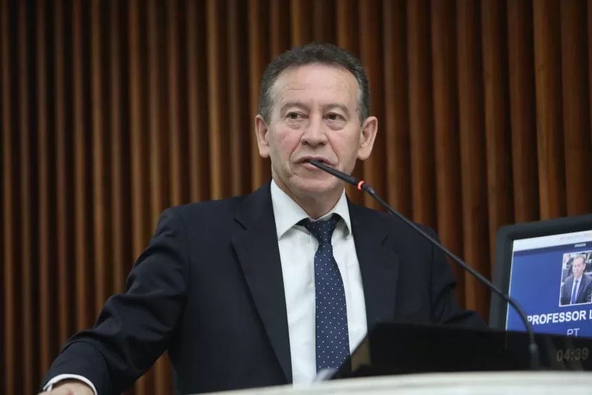 “São mais de 55 mil professores que precisam desse auxílio de R$ 834, e o governo não pode continuar ignorando essa realidade”, completou o deputado.Créditos:Orlando Kissner/Alep