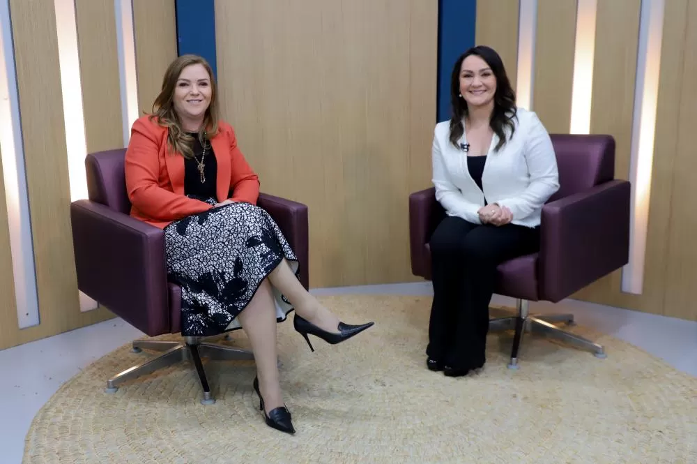 A secretária da Mulher, Igualdade Racial e Pessoa Idosa, Leandre Dal Ponte, explica que de acordo com a proposta, serão concedidas duas modalidades de bolsas de apoio financeiro: uma para os idosos e outra para cuidadores. Foto: Ari Dias/AEN