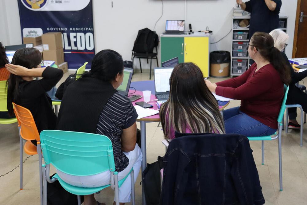 Durante esta semana, equipe da empresa que fornece o material estão ministram curso a 45 professores da rede municipal especialistas em educação especial