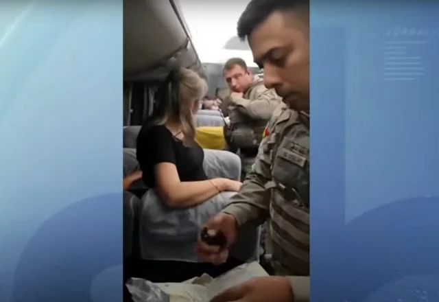 De acordo com informações da polícia, junto ao menino foram encontrados seus documentos e um laudo médico. A criança tem Síndrome de Apert, uma condição que exige o uso de sonda nasal para alimentação. Após ser encontrado, o menino foi encaminhado para at