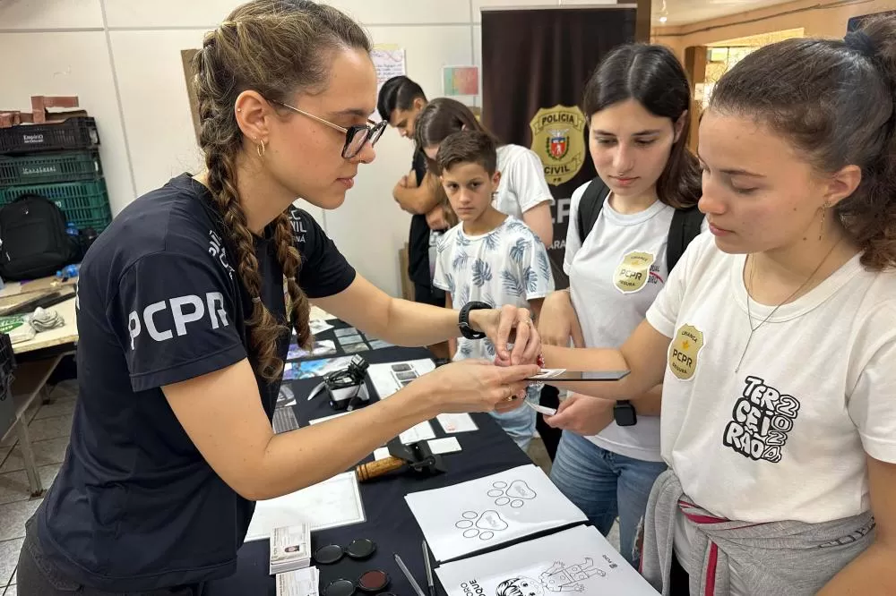 Dois Vizinhos recebe serviços de polícia judiciária do PCPR na Comunidade Foto: Adilson Domingues/PCPR