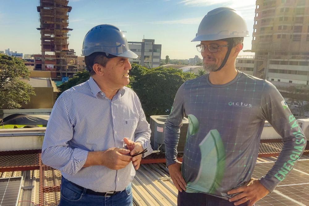 Usinas fotovoltaicas são instaladas em espaços da administração municipal