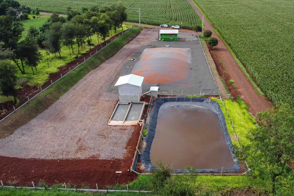Governador encaminha projeto para modernizar licenciamentos ambientais no Paraná. Na foto, Usina de BioGás, produção de energia gerada a partir, neste caso, dos dejetos de suínos, em Itaipulândia, região oeste do Paraná. Foto: Roberto Dziura Jr/AEN