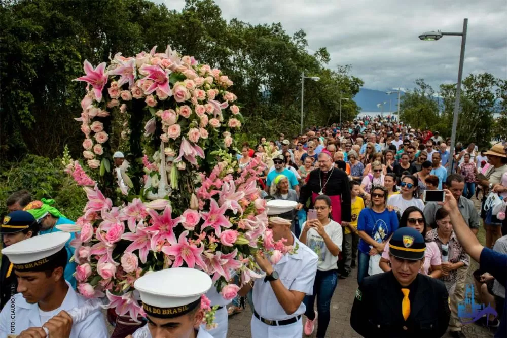 Calendário de novembro tem shows natalinos, festas religiosas e frango na telha