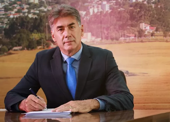Prefeito Paranhos antecipa 13º salário dos servidores municipais