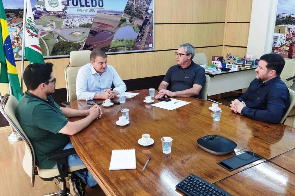 Encontro entre representantes da Prefeitura e do CREF/PR resulta em termo de cooperação técnica