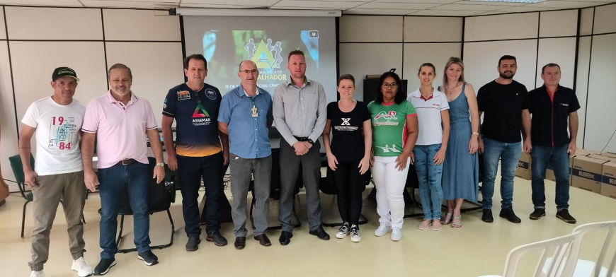 Autoridades e representantes da equipe organizadora do evento (Foto: Assessoria/Prefeitura de Marechal Cândido Rondon)