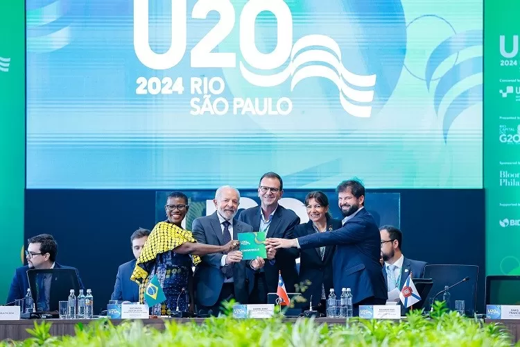 Os presidentes do Brasil, Lula, e do Chile, Gabriel Boric, e o prefeito do Rio, Eduardo Paes, na abertura do Urban 20. Foto: Ricardo Stuckert