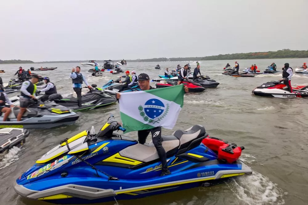 Caravana náutica de jetskis chega a Foz do Iguaçu após mais de 400 km pelo Rio Paraná Foto: SETU