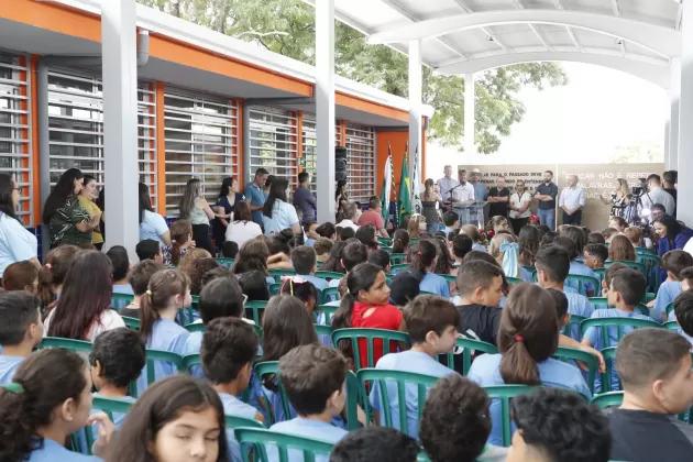 Prefeito Paranhos entrega obras de revitalização e ampliação da Escola Professora Maria Neres